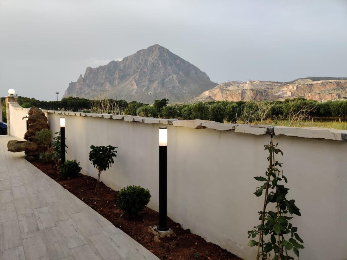 Dove Sorge Il Sole Acomodação com café da manhã Custonaci Exterior foto